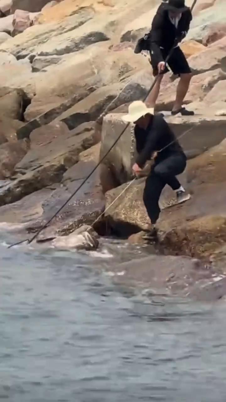 桂山连岛路上118斤大石斑。
上鱼位置。