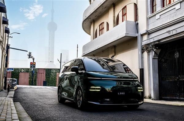 LEVC L380预计于6月25日上市，市场传闻其售价可能超过60万元？[dog
