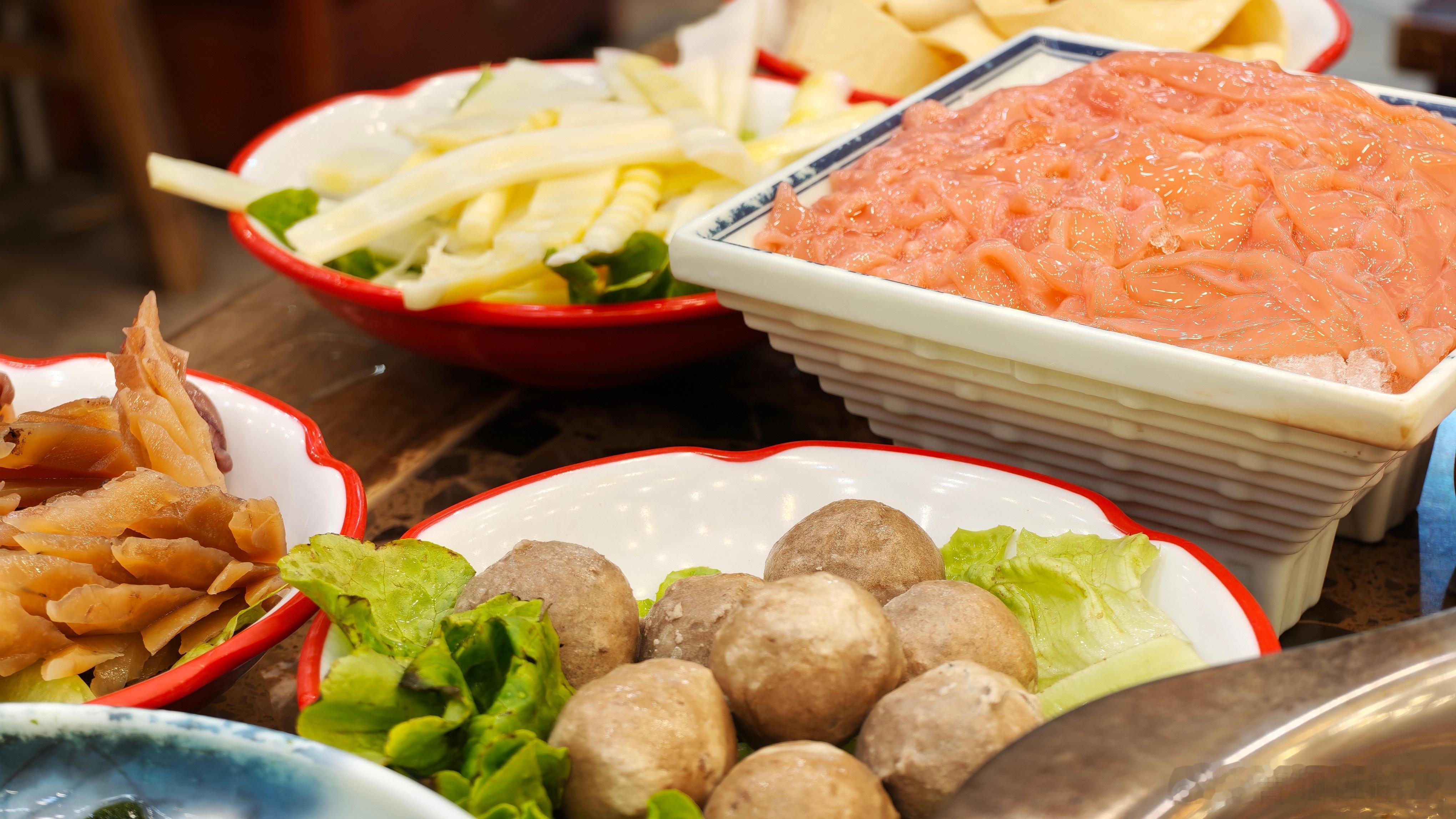 地道老火锅🍲 鸳鸯一下吧不然实在是太辣了嘎嘎嘎简简单单 吃个午餐一会儿就往回飞