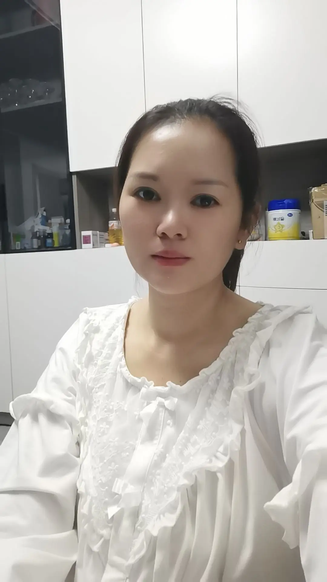 亲爱的家人们大家好，我是一名单亲妈妈，我孩子爸爸离开我们的时候，我孩子...