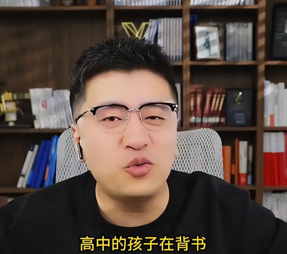 为什么张学峰如此受群众欢迎？特别是他出事后，网络上各大主播夸赞其人品好，当然普通