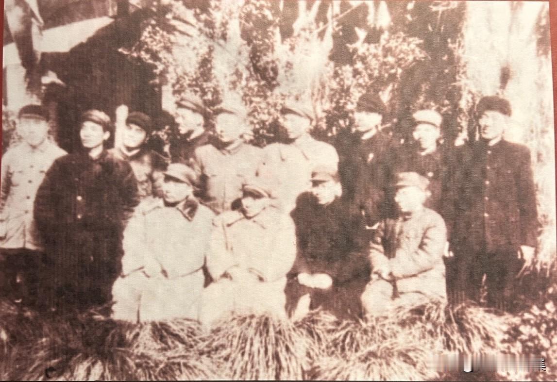 1949年5月，皖北区党委决定将皖山、桐城地委合并，组成安庆地委；专署、军分区同