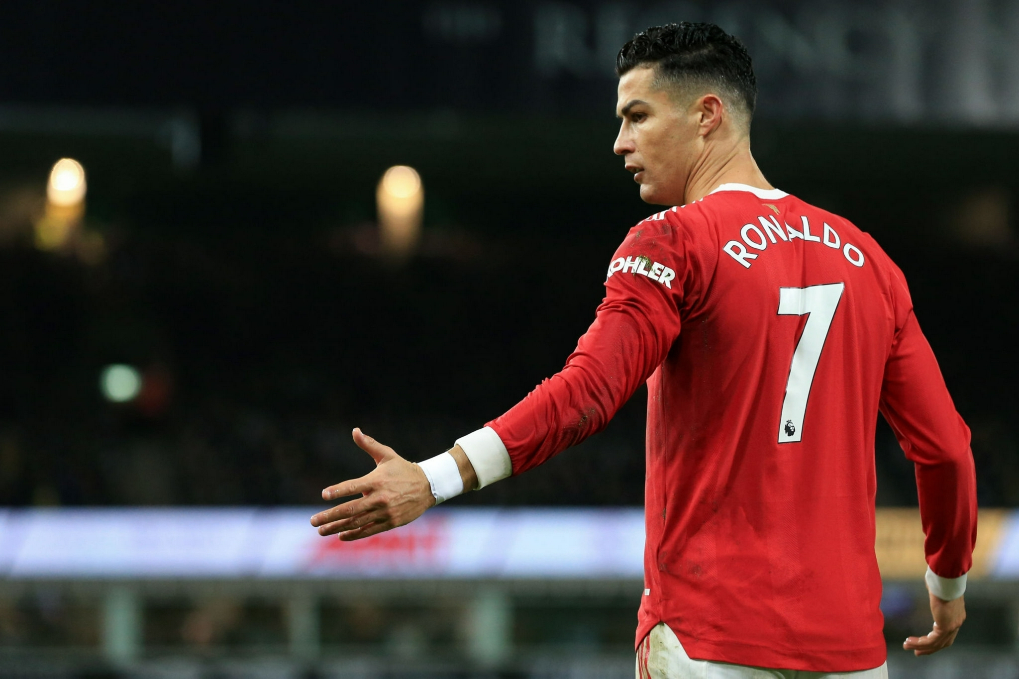 听好，他的英文全名叫 Cristiano Ronaldo dos Santos 