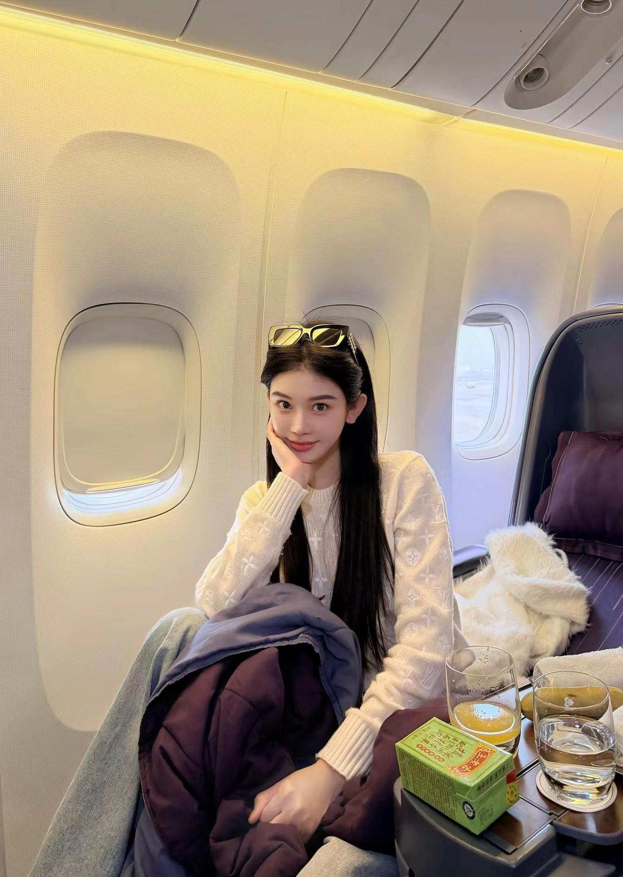 改天播，现在要出门跟闺蜜玩～化了妆想开个直播被你们夸一夸🤭