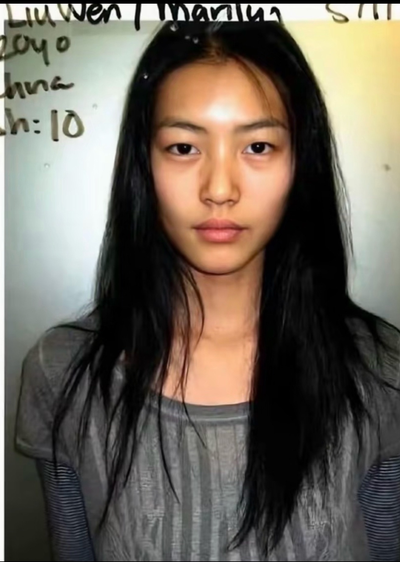 早期刘雯，很有辨识度的单眼皮美女… ​​​