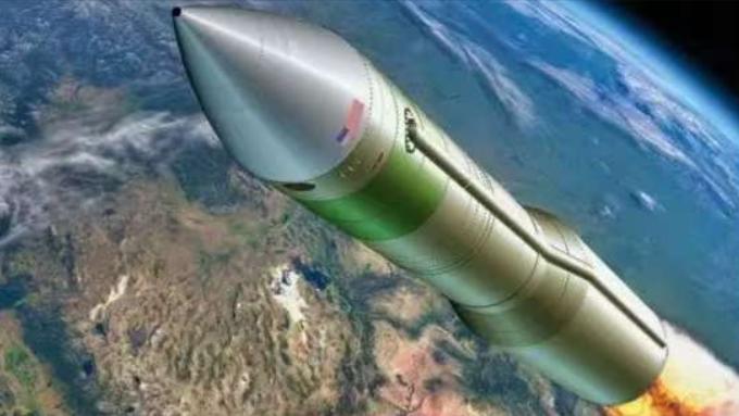 11 月的加州夜空被撕开了一道亮白的裂缝。一枚 “民兵 3” 洲际导弹从范登堡太