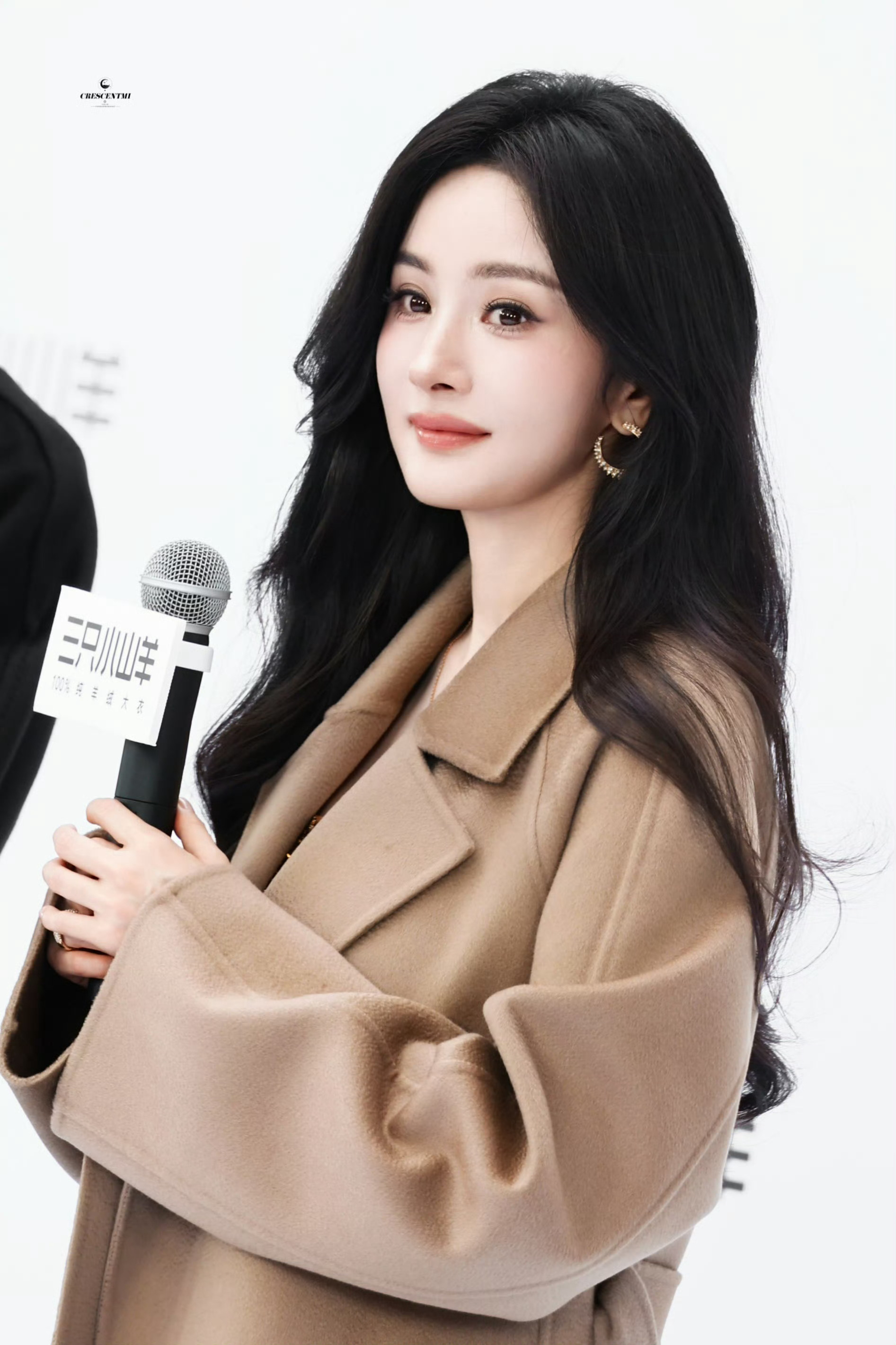 杨幂完全韩剧女主现在的韩剧女主比不上杨幂一根毛，是我朝顶级女星大美女，谢谢 ​​