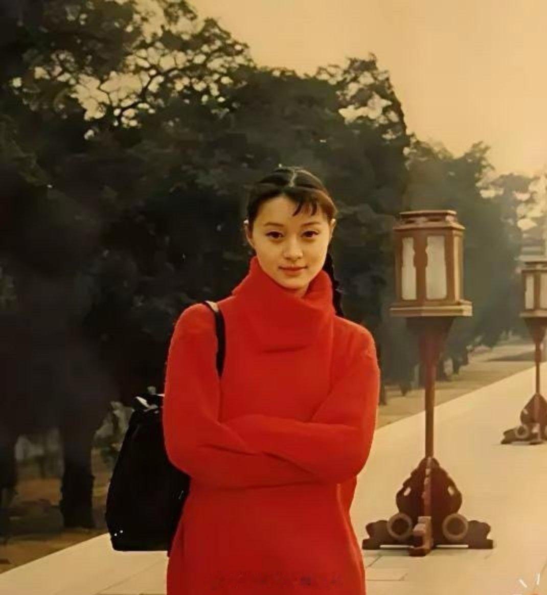 我认为年轻时候的吴越不逊色于蒋勤勤 