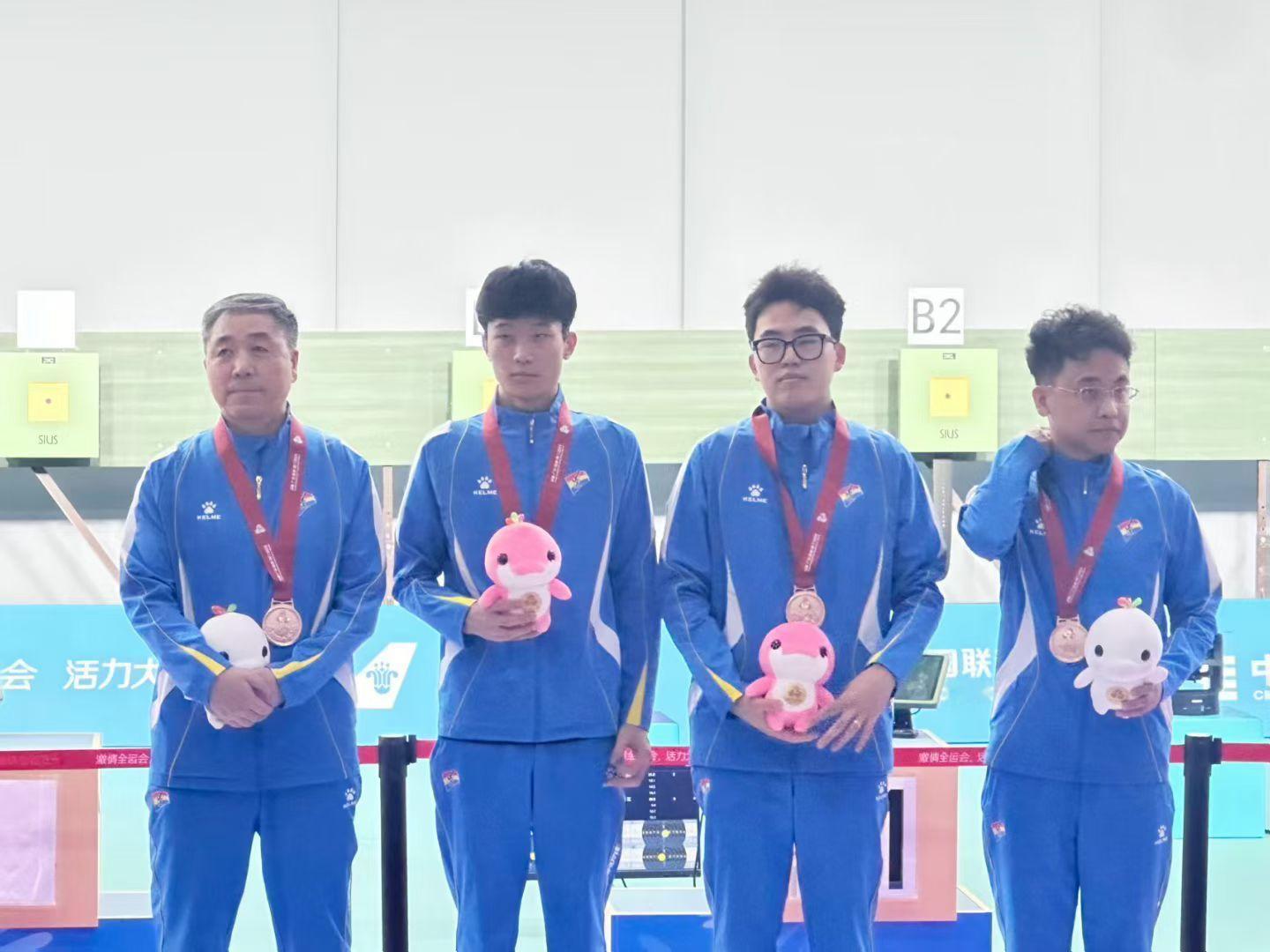 第十五届全国运动会辽宁代表团穿的服装是卡尔美，卡尔美体育以专业装备助力辽宁代表团