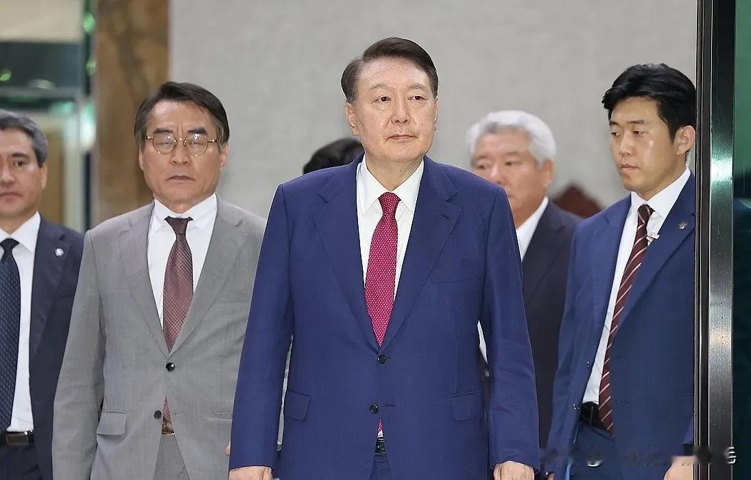 18日上午10时，韩国前总统尹锡悦将亲自出席其拘留合法性审查庭审。此次法院判决结