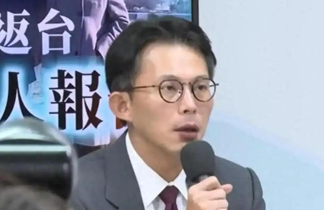 黄国昌再次”背刺“馆长。就在网红”馆长“在大陆重庆之时，黄国昌向美国寄信声讨让美