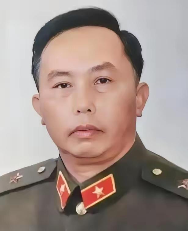 何其宗，自卫反击战英雄，1990年荣升中将，却在56岁时突然退役，定居四川营山，