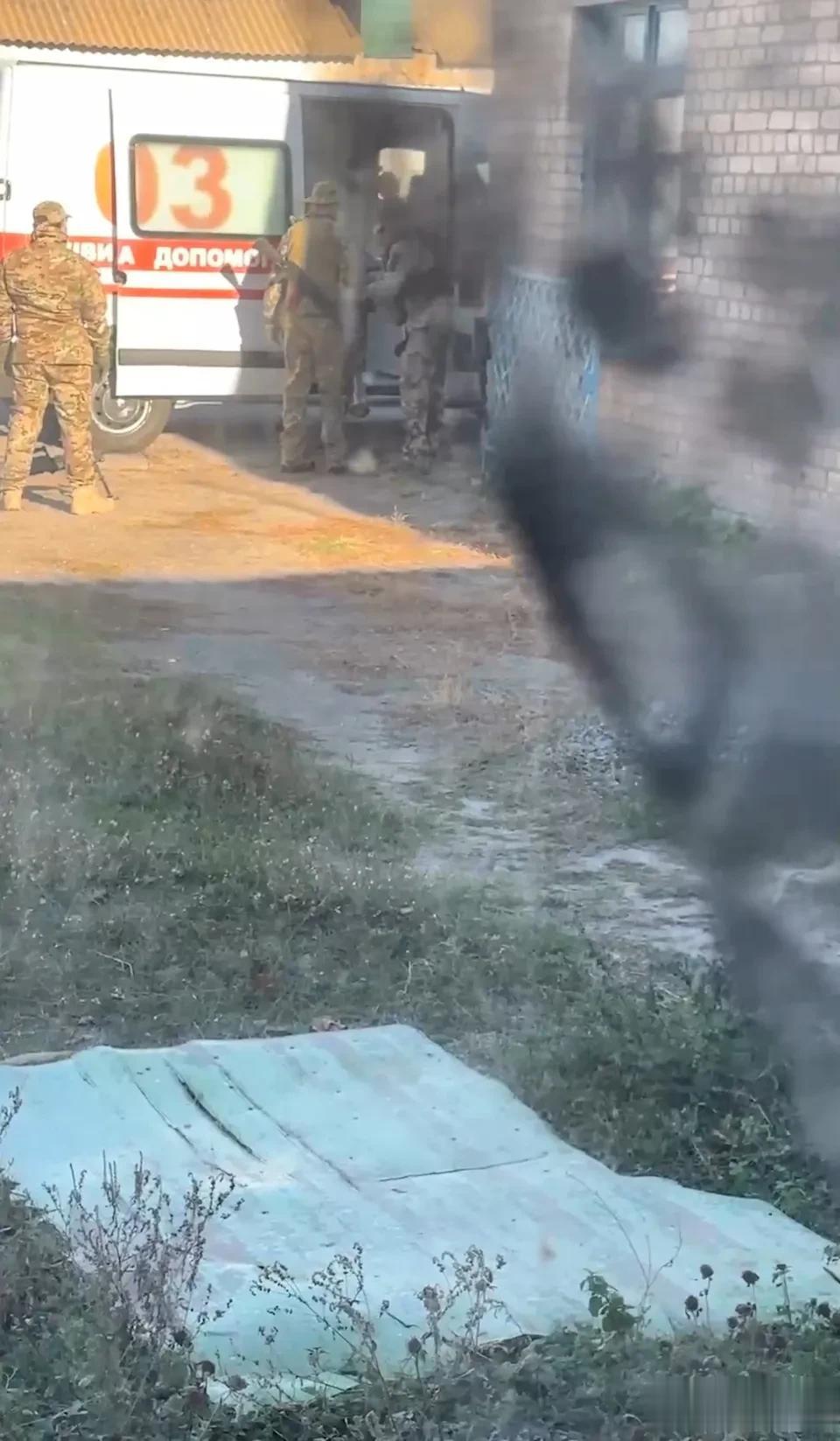 毫无道义。刚看了一篇报道，说哈马斯用救护车运火箭弹导弹，所以被以色列轰炸，无图无