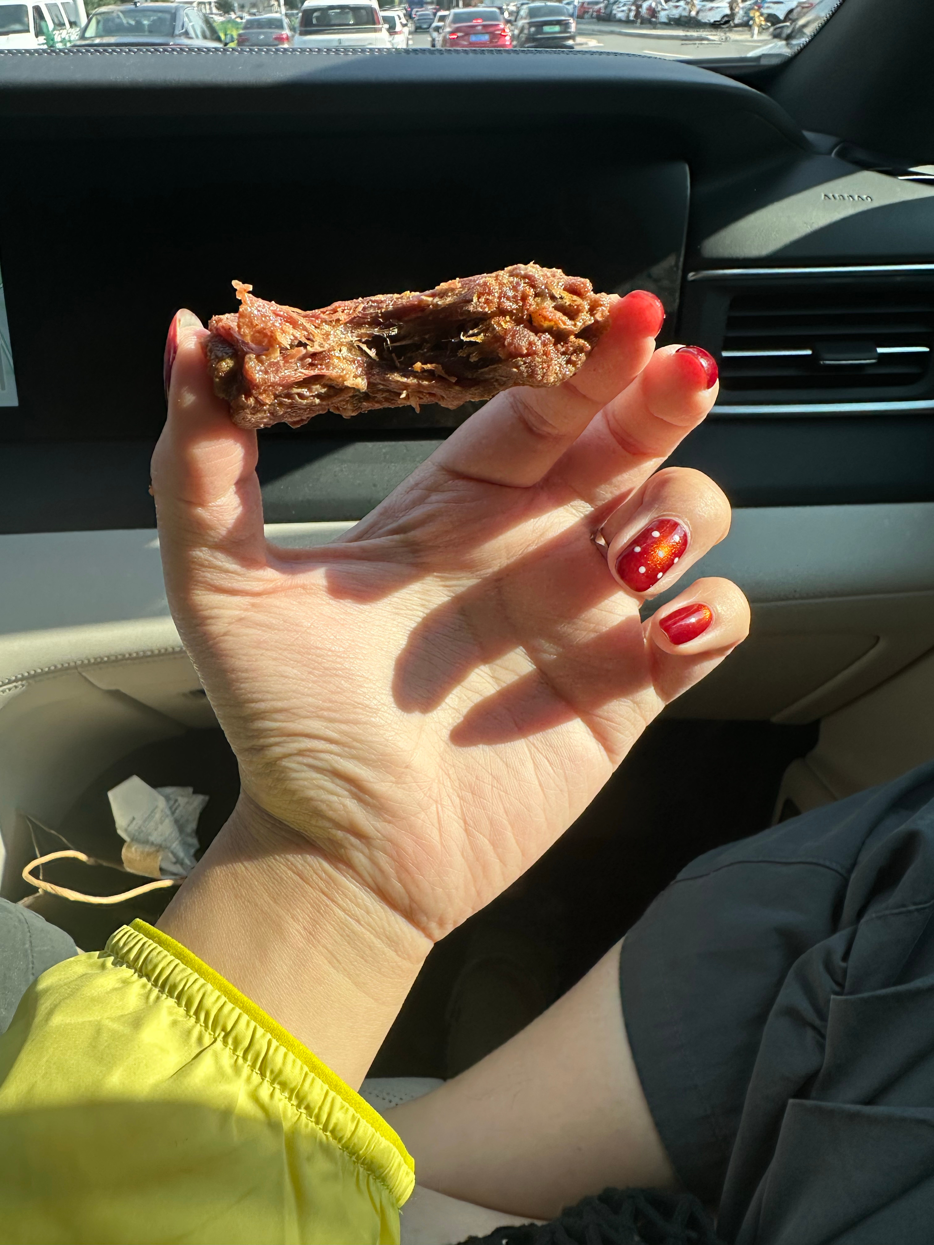 今天接孩子带的零食是… 