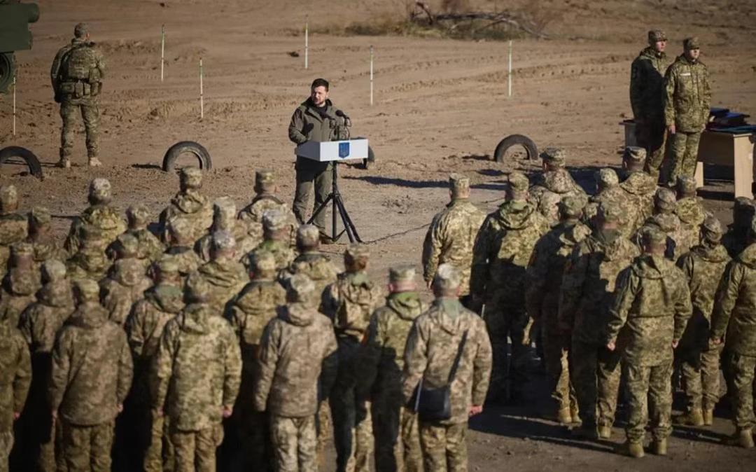 悲剧重演！乌军最优秀无人机操作员聚会，俄导弹在人群中爆炸，乌军死伤惨重！

新华