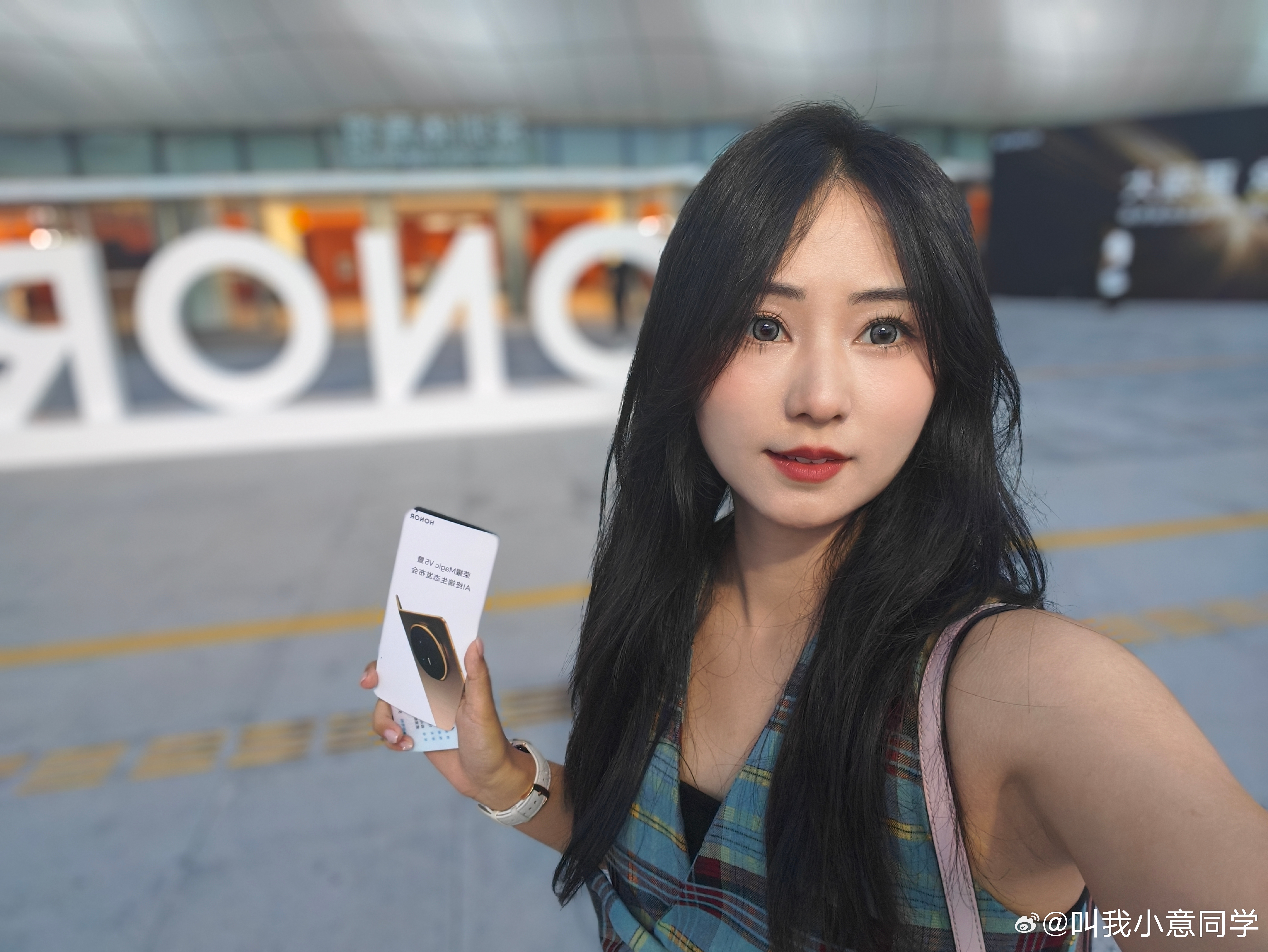 来发布会现场见证荣耀Magic V5全球最薄折叠旗舰  ​​​