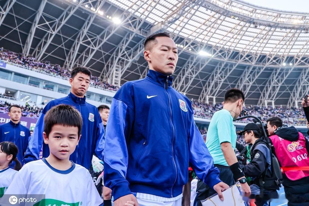 曝吴曦已与上海申花续约1年 将随队前往海外拉练------中超老牌劲旅上海申花队