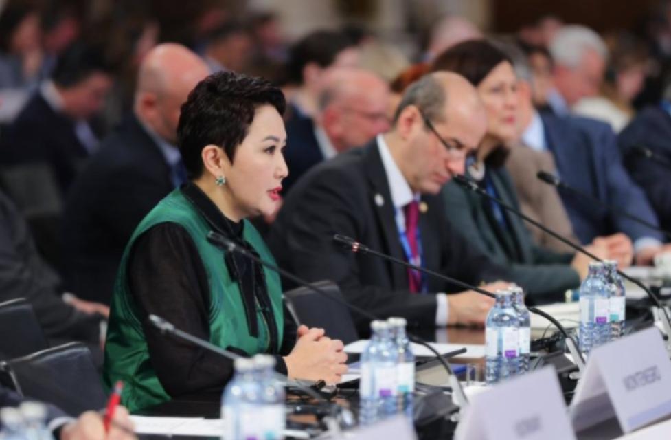 前脚蒙古国外长巴特策策格访问菲律宾，支持菲律宾的南海权益。后脚巴特策策格参加欧安