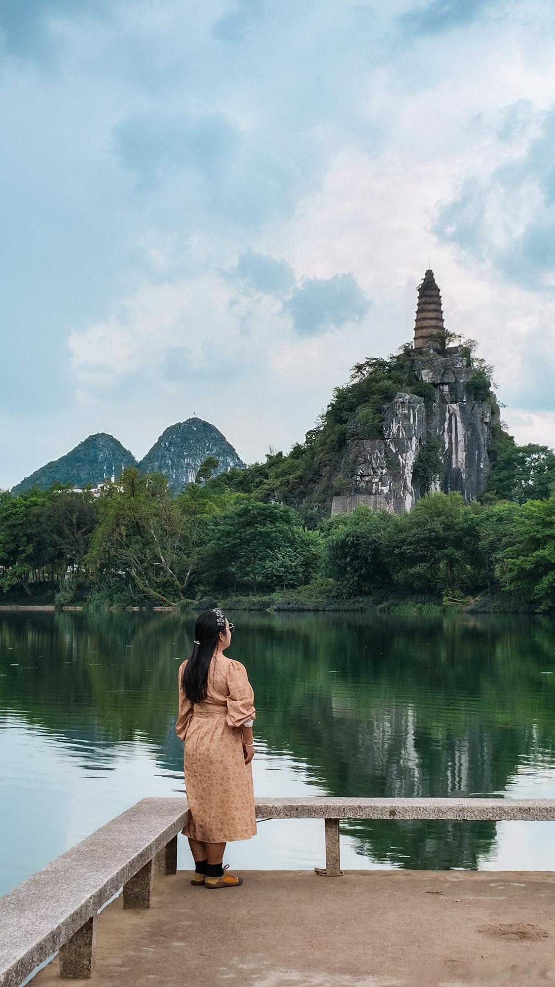 我的暑假结算画面青春快乐岛趁着暑假快结束，去了广西桂林。一共3天2晚，桂林市区想