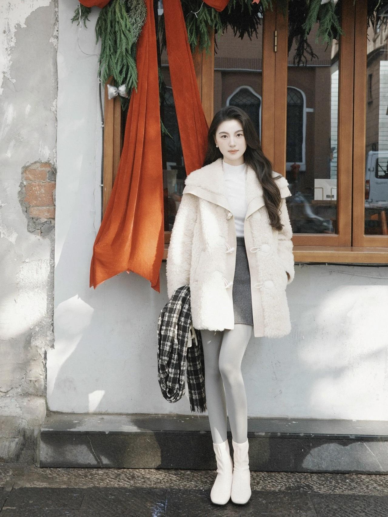 怎么有人能把厚灰袜穿得这么顺眼？太会搭了！