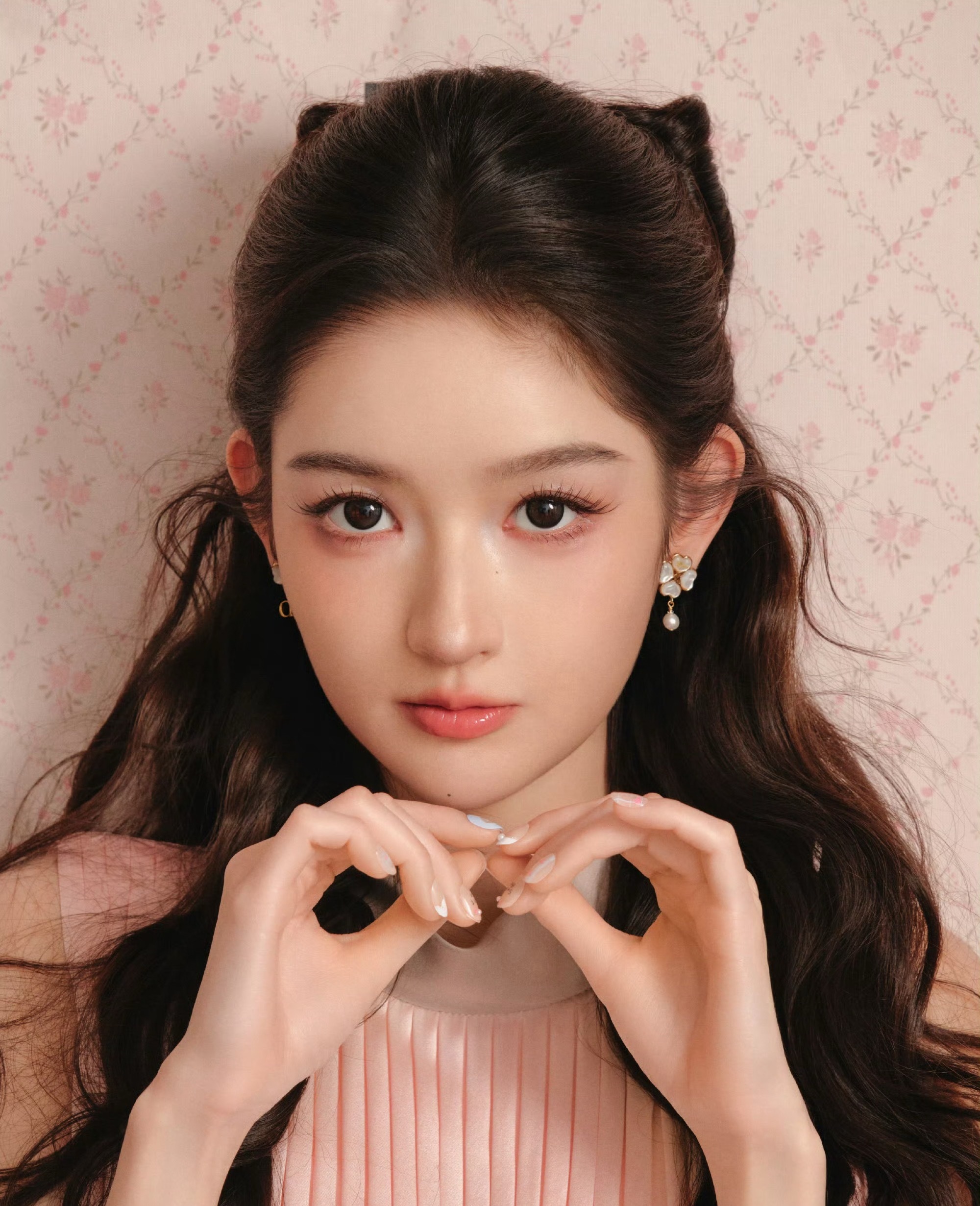 王玉雯把卧蚕p淡王玉雯：主要把卧蚕p淡！上次自己精心画的卧蚕被网友说不好看，这次