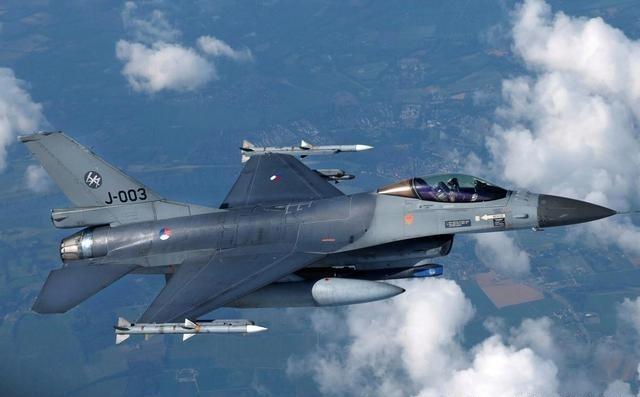 韩国怒了！驻韩美军乌山基地十几架F-16擅自拔地而起，直扑黄海枪口。韩国防务高层