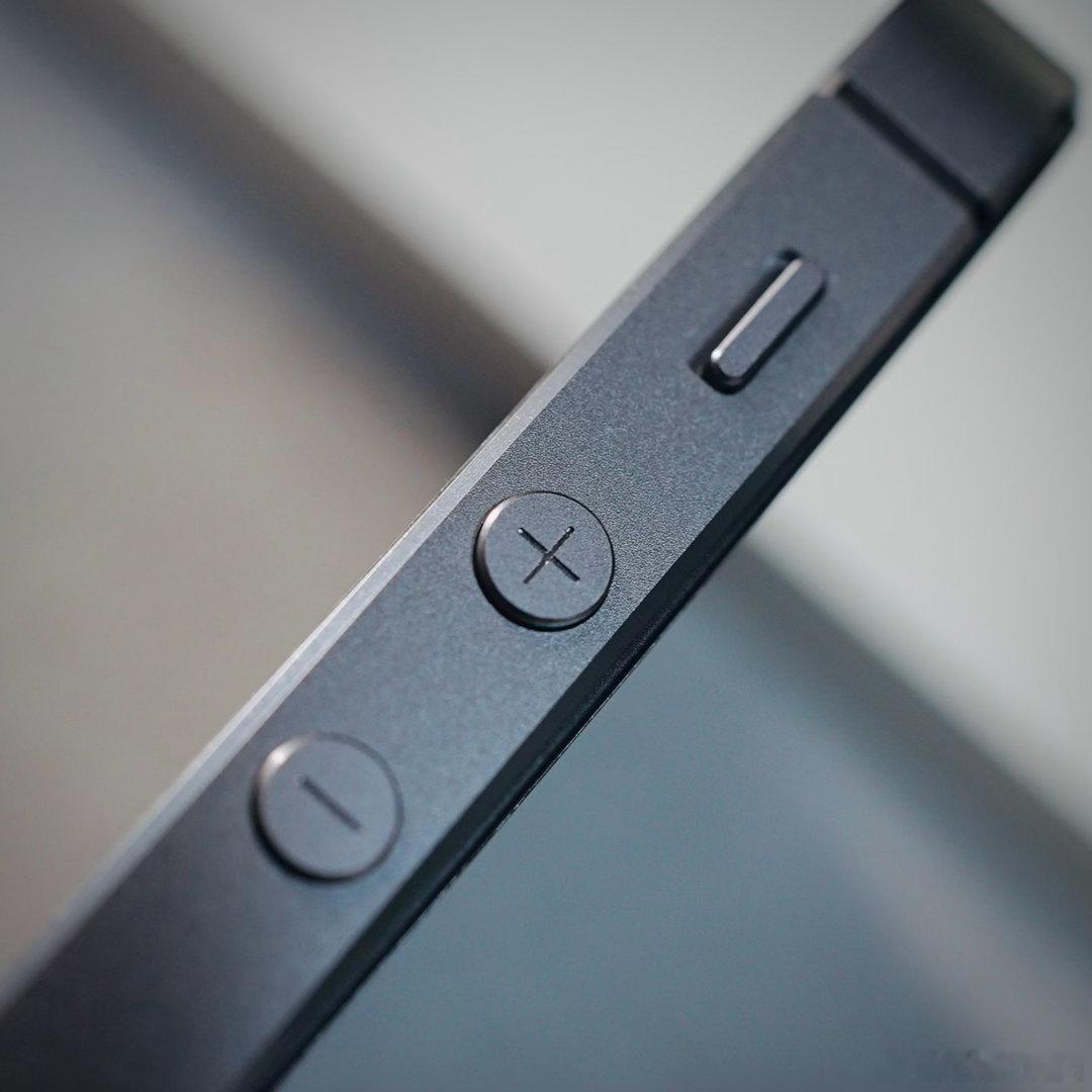 iPhone5和iPhone5s 拥有精湛的工艺，中框斜切角让质感无可比拟，手感