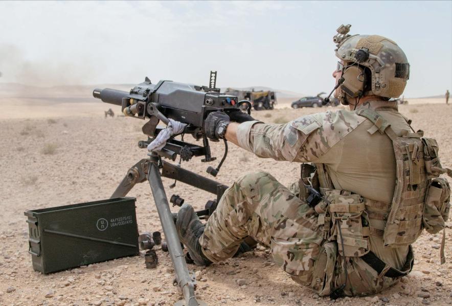 最近国际防务圈出了个大新闻！美国一众顶尖军工大佬直接抱团搞大事，官宣要把自家高精