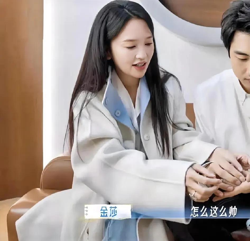 金莎孙丞潇是真爱，是门当户对。
在《妻子的浪漫旅行》综艺里，她说:“婚前财产也是