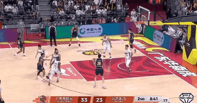 可以，胡明轩的三分球也命中了，广东男篮今天精神啊！广东女篮vs江苏女篮胡明轩