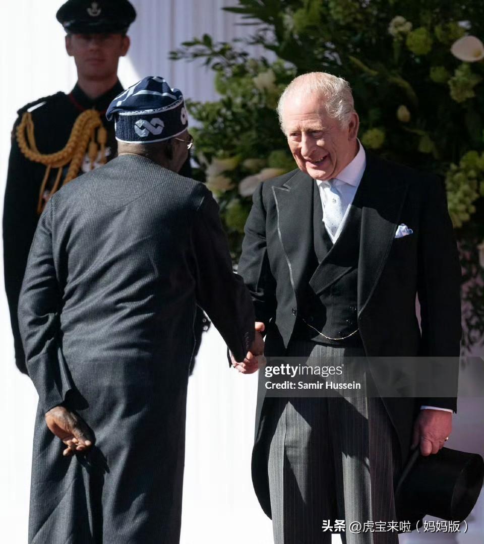 国王夫妇和威尔士王储夫妇迎接尼日利亚🇳🇬总统夫妇！卡米拉王后的粉色穿搭非常亮