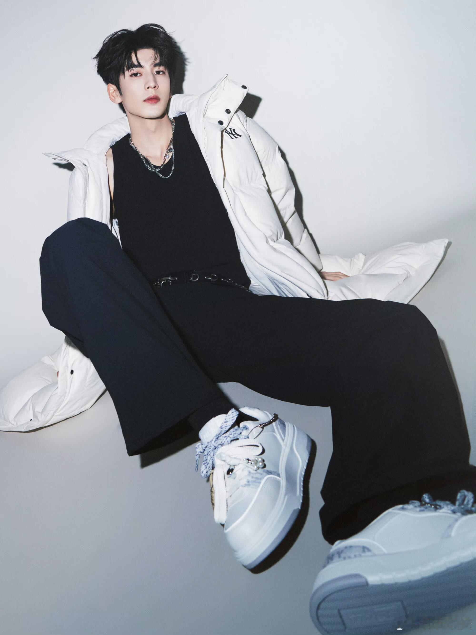 穿羽绒服原来也能这么时尚张凌赫｜ 