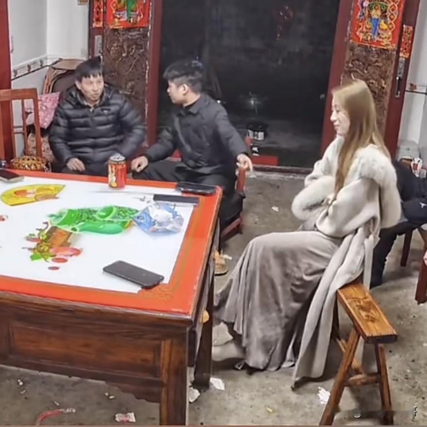 今年网络上突然流行女婿告状的视频，虽然大家知道是网络梗，但也从侧面说明了当下家庭