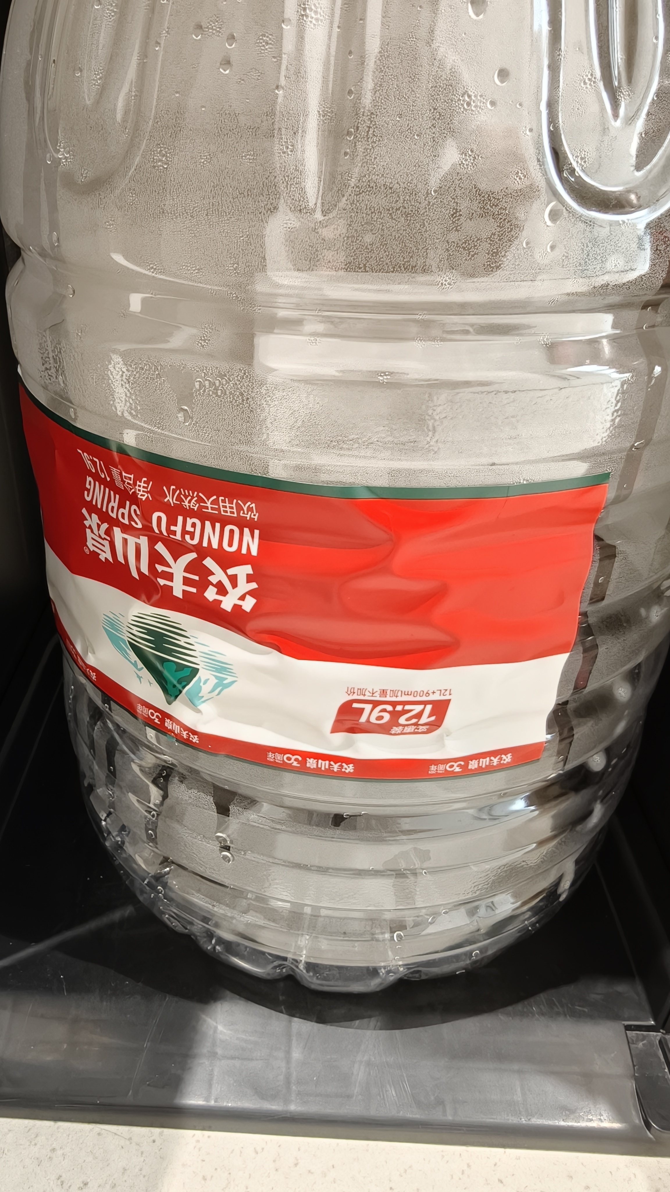 喝大水我算过，我4个工作日，就能把这一瓶炫完[裂开]一个人哦！ ​​​