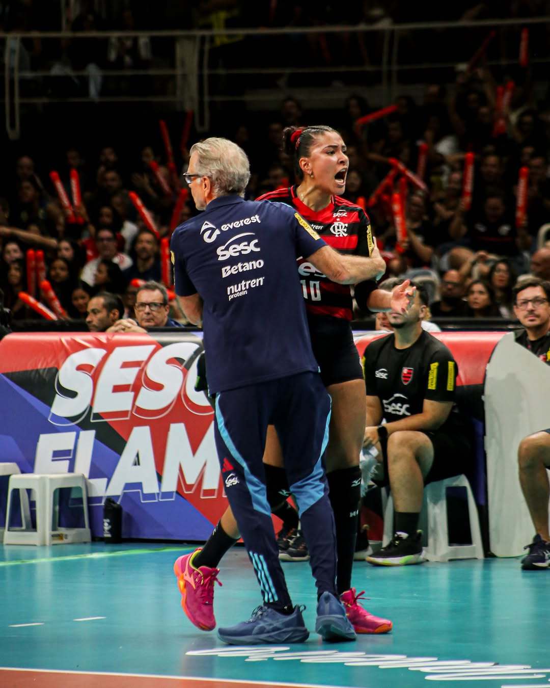 【🇧🇷泰纳拉】对手14-10拿到多个赛点的情况下，被泰纳拉一波发球逆转拿下比