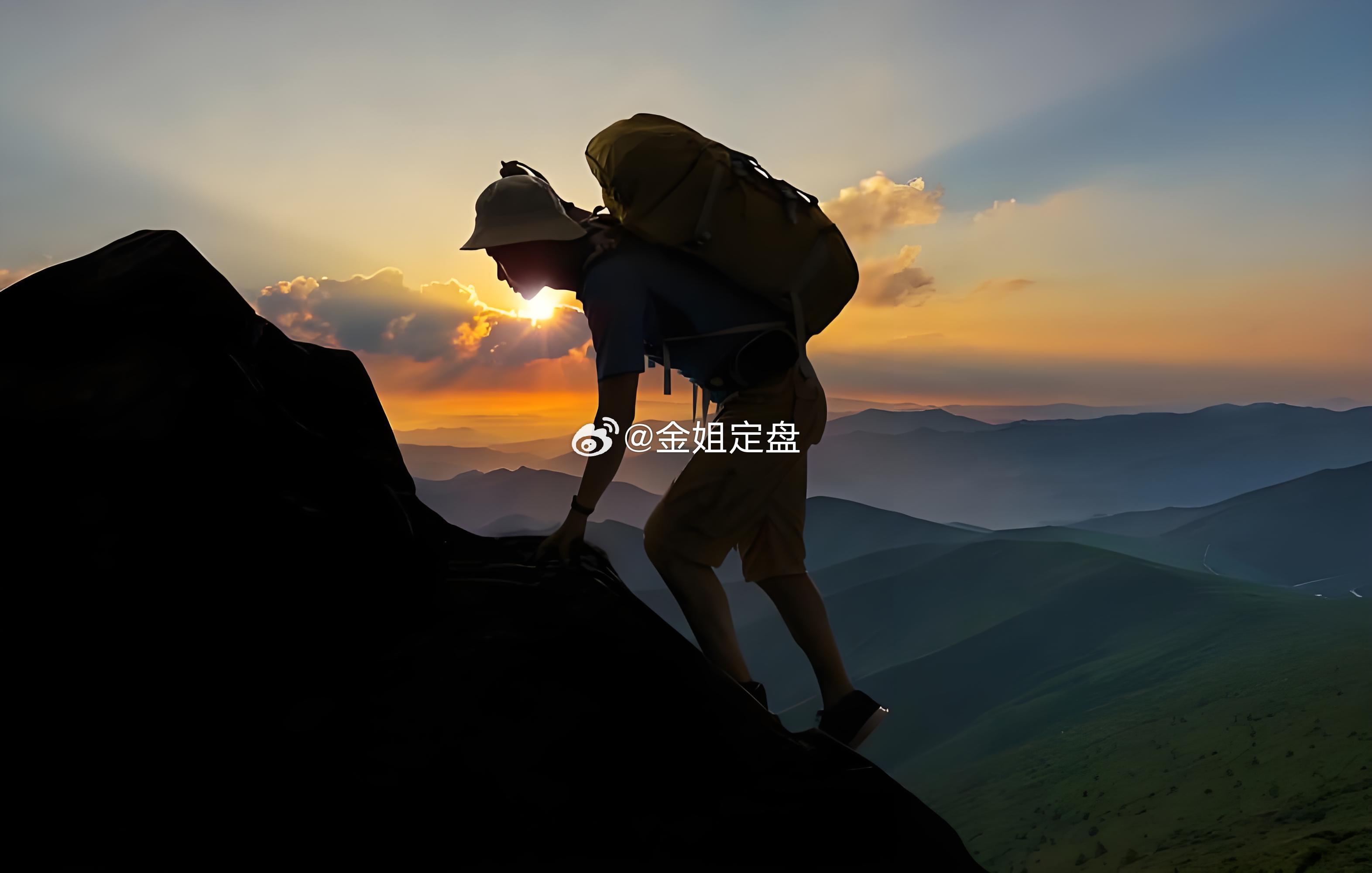 女子虐死女儿狱中重新学当妈监狱的改造，从一笔一画教她写下“妈”这个字开始。民警带