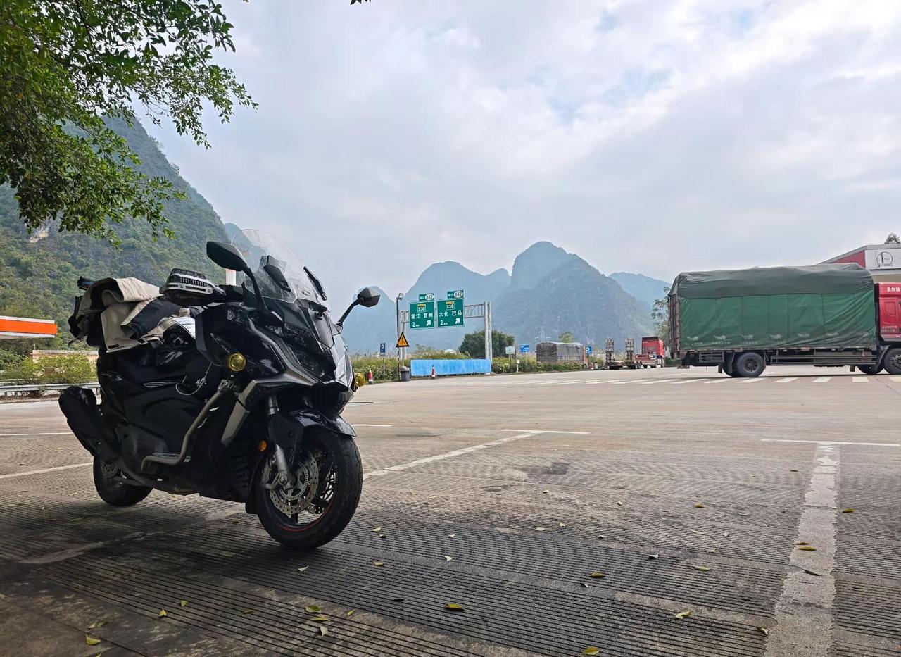 路过广西很多次了，重来没见过本地老炮，难道广西不准摩托上高速啊🤔