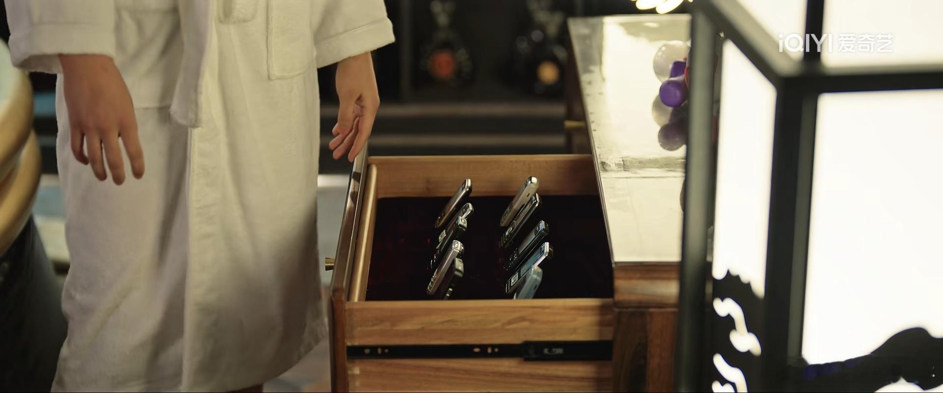 黄景瑜罚罪2黄景瑜秦枫罚罪2开播 第2集，罚罪祖传手机设定，唯一不会被观众吐槽坏