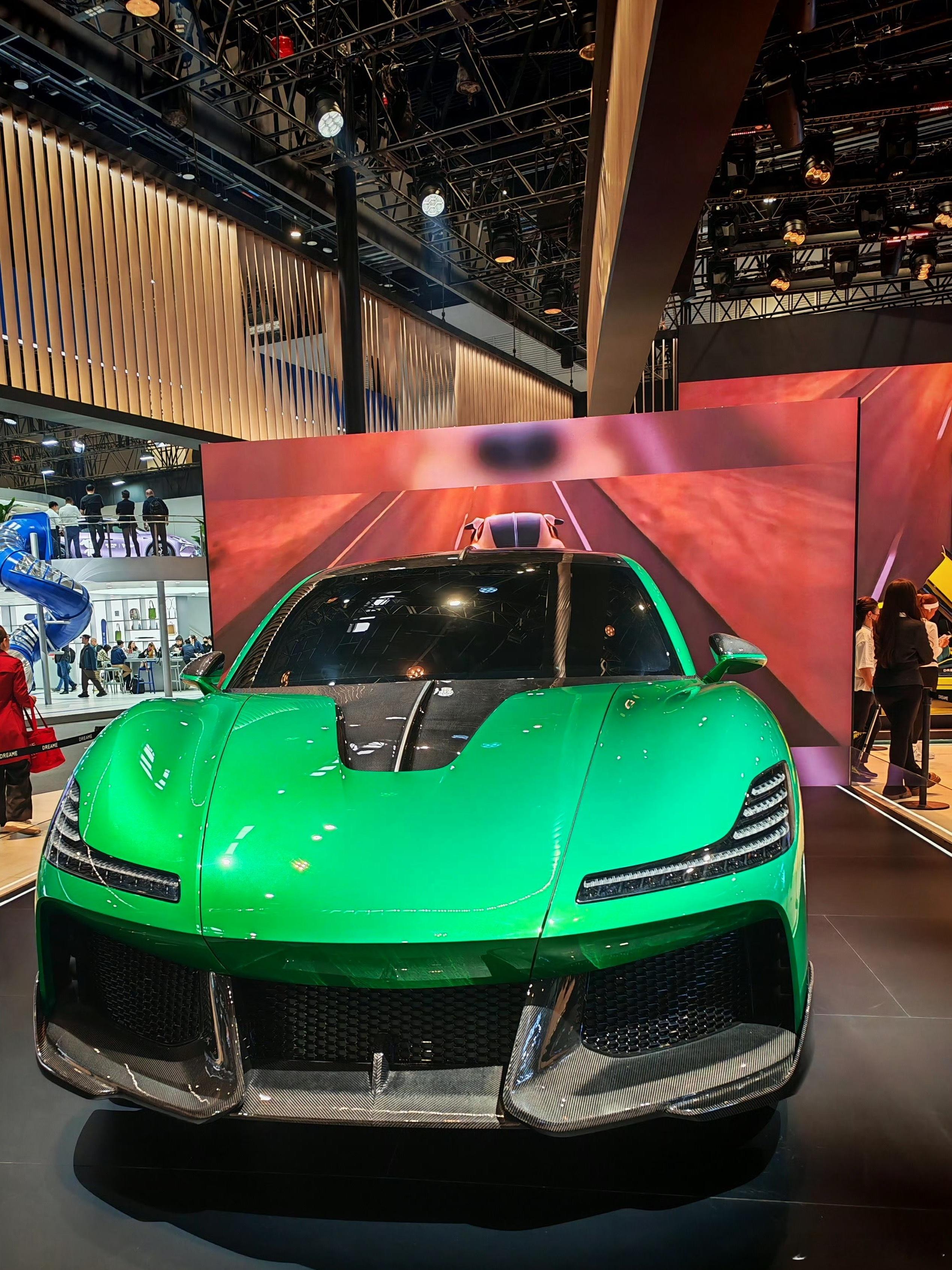 追觅新车，据说2027年量产，一想到公司做智能清洁家电的就觉得不可思议可以可以，