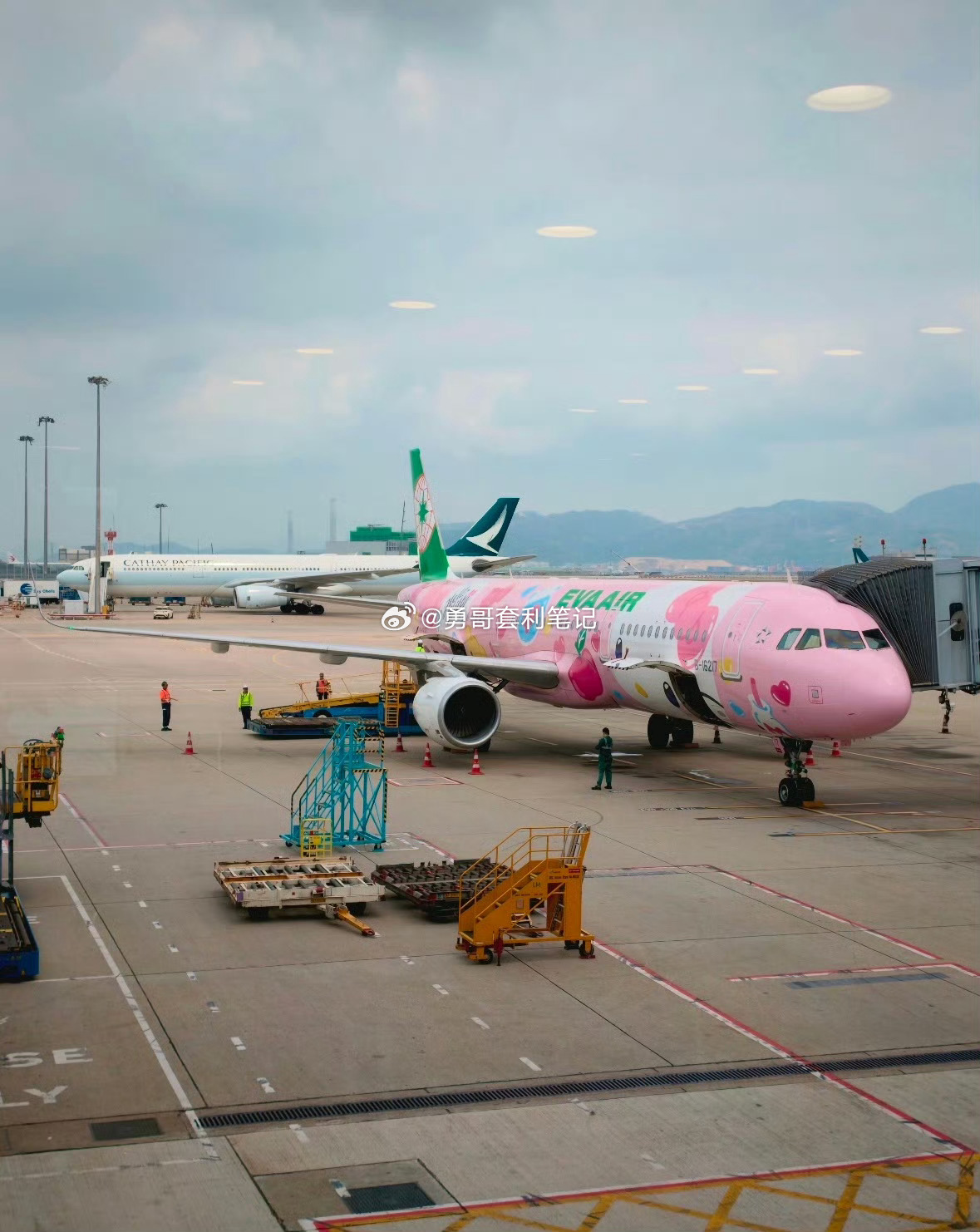 香港飞香港的航班“香港飞香港”的航班看似离谱，实则暖心。这是航司与公益机构合作的