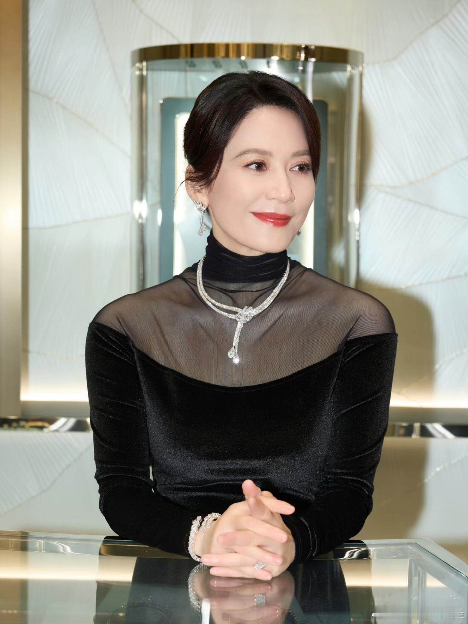 ✅故事聚焦5位女性，不同工作，不同阶层的女性，工作于婚姻生活中的困境。主演：唐嫣