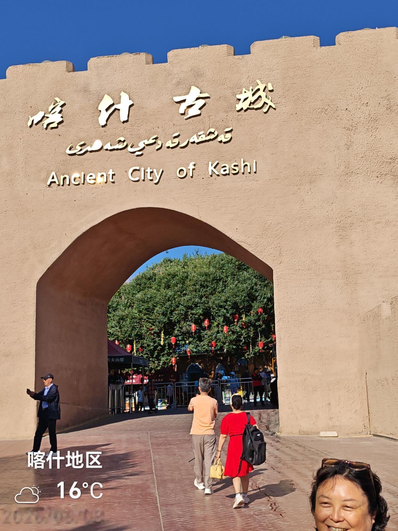 喀什古城，韵味无穷。
漫步其中，大有收获！