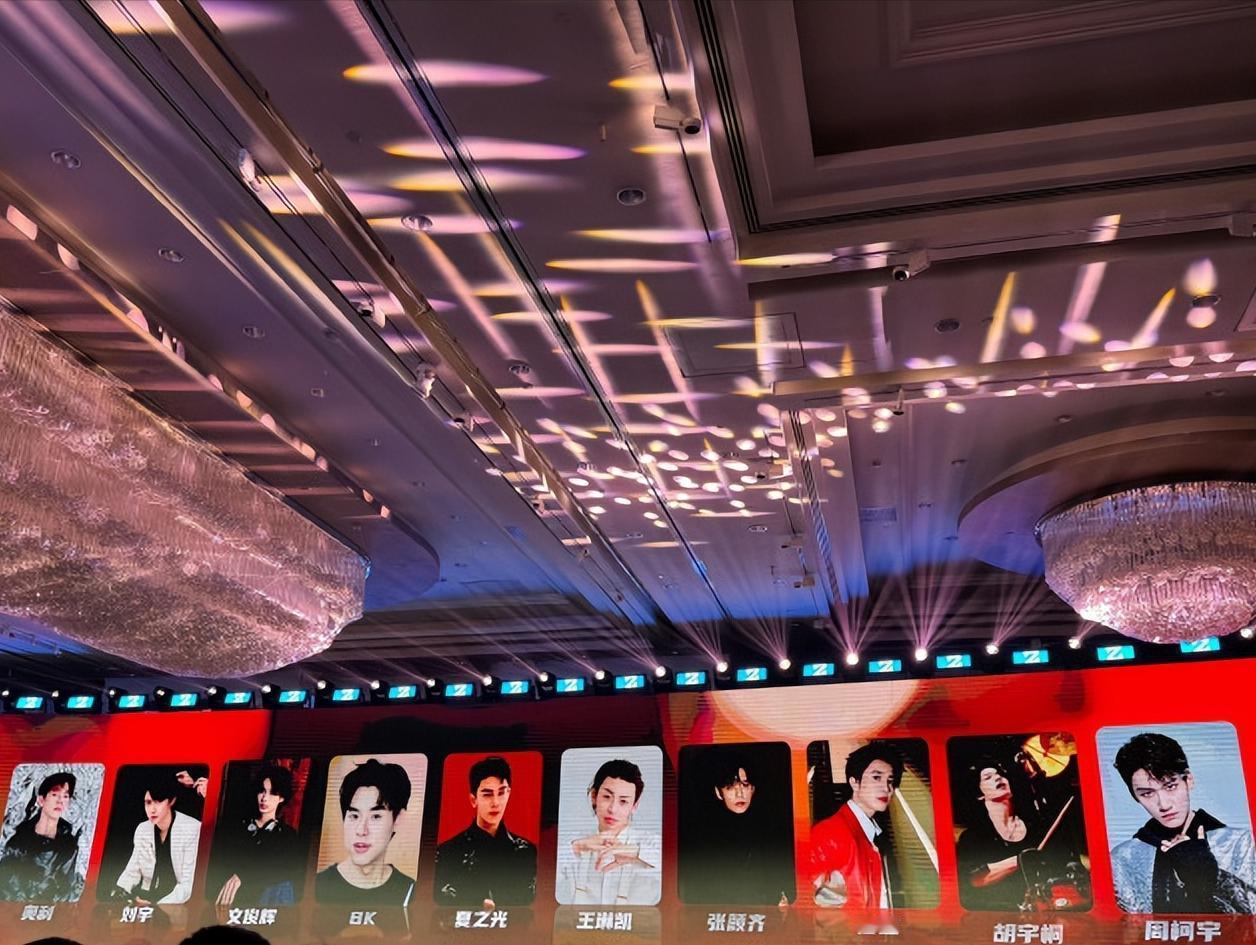 浙江卫视招商会几档综艺拟邀
1、《向山海出发 2》郑恺、孟鹤堂、伯远、张亮、杨超