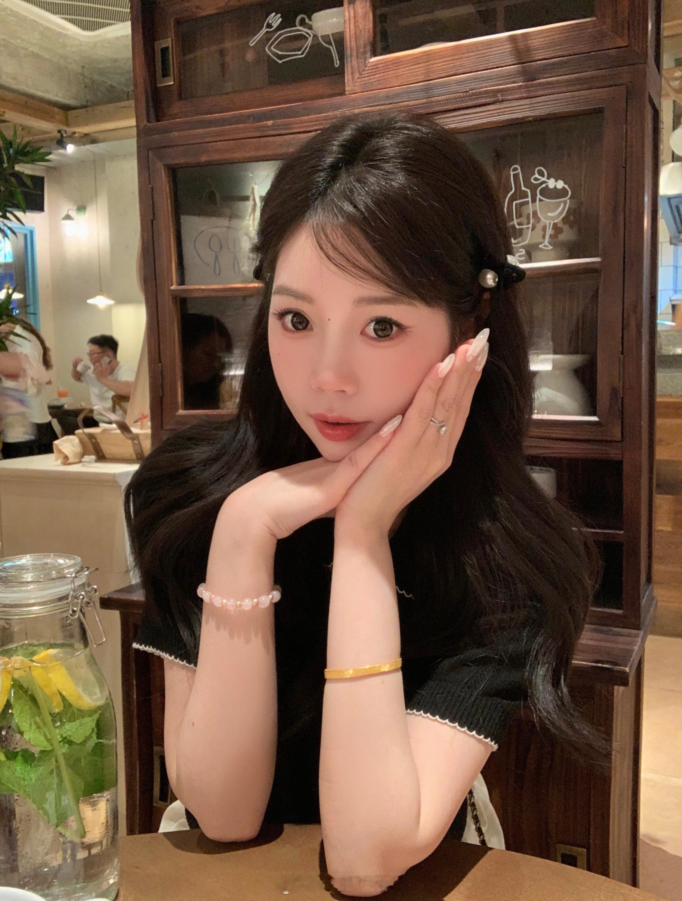 就这样美萌下去🍧🖤～～～ju'ju上线 是黑色大小姐 