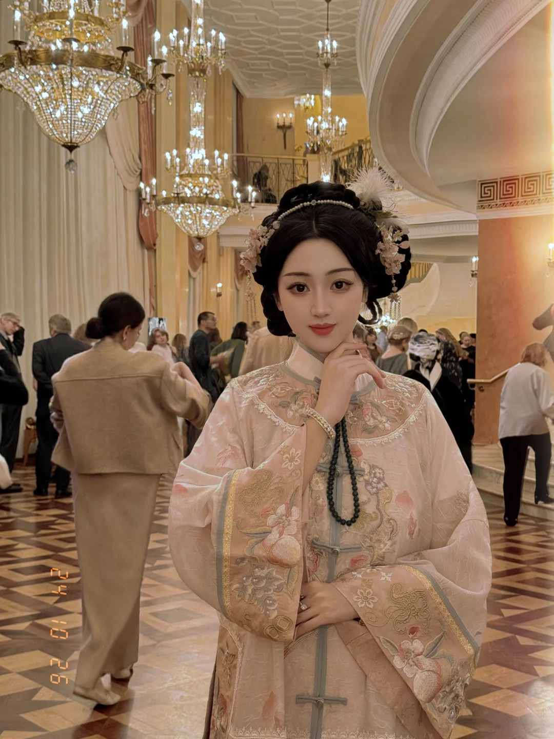 川黛旗袍穿来看《吉赛尔》也很适配