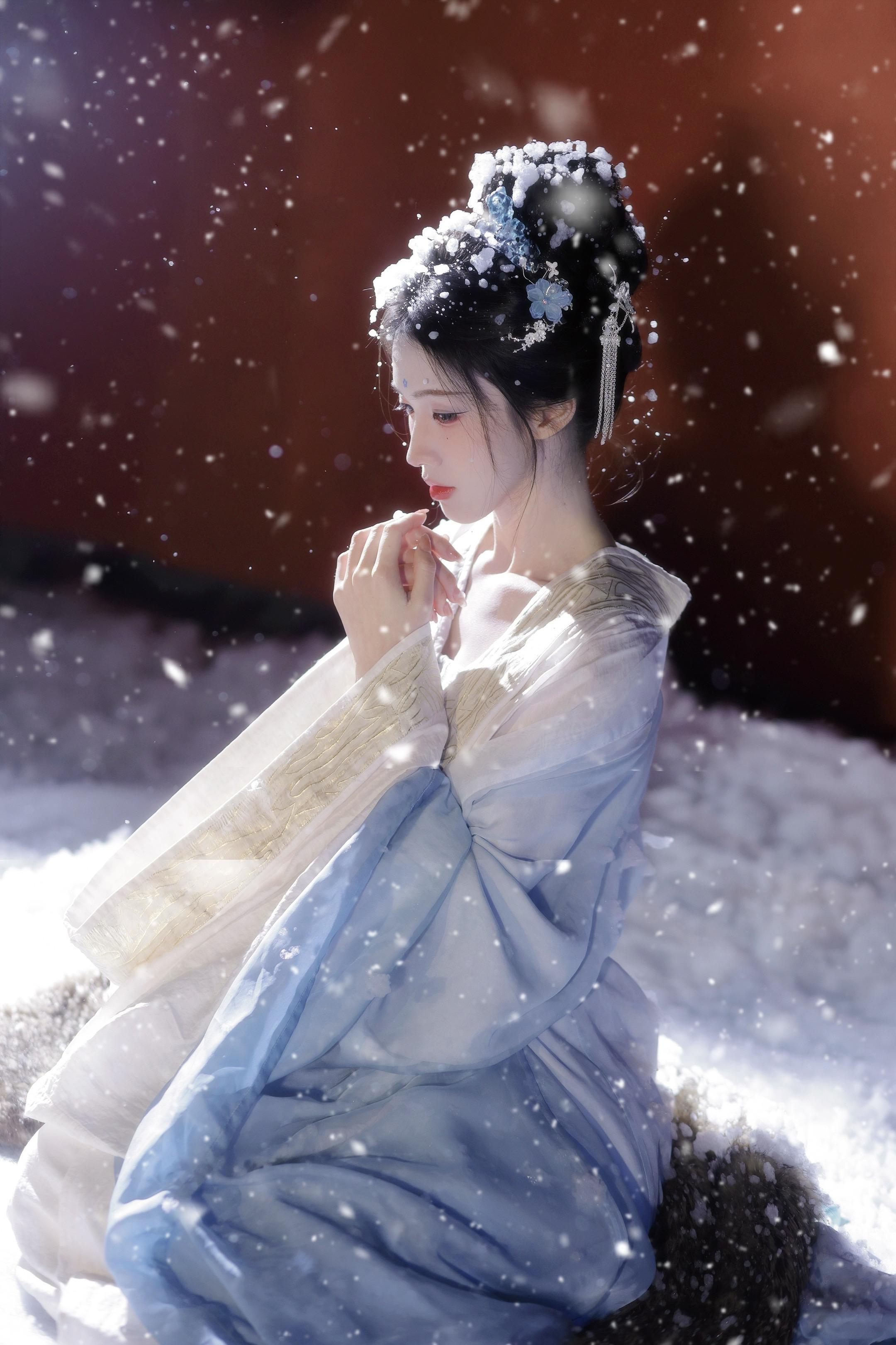 爱而不得是女二的宿命吗。瑟瑟像月光一样 孤寂 冰凉