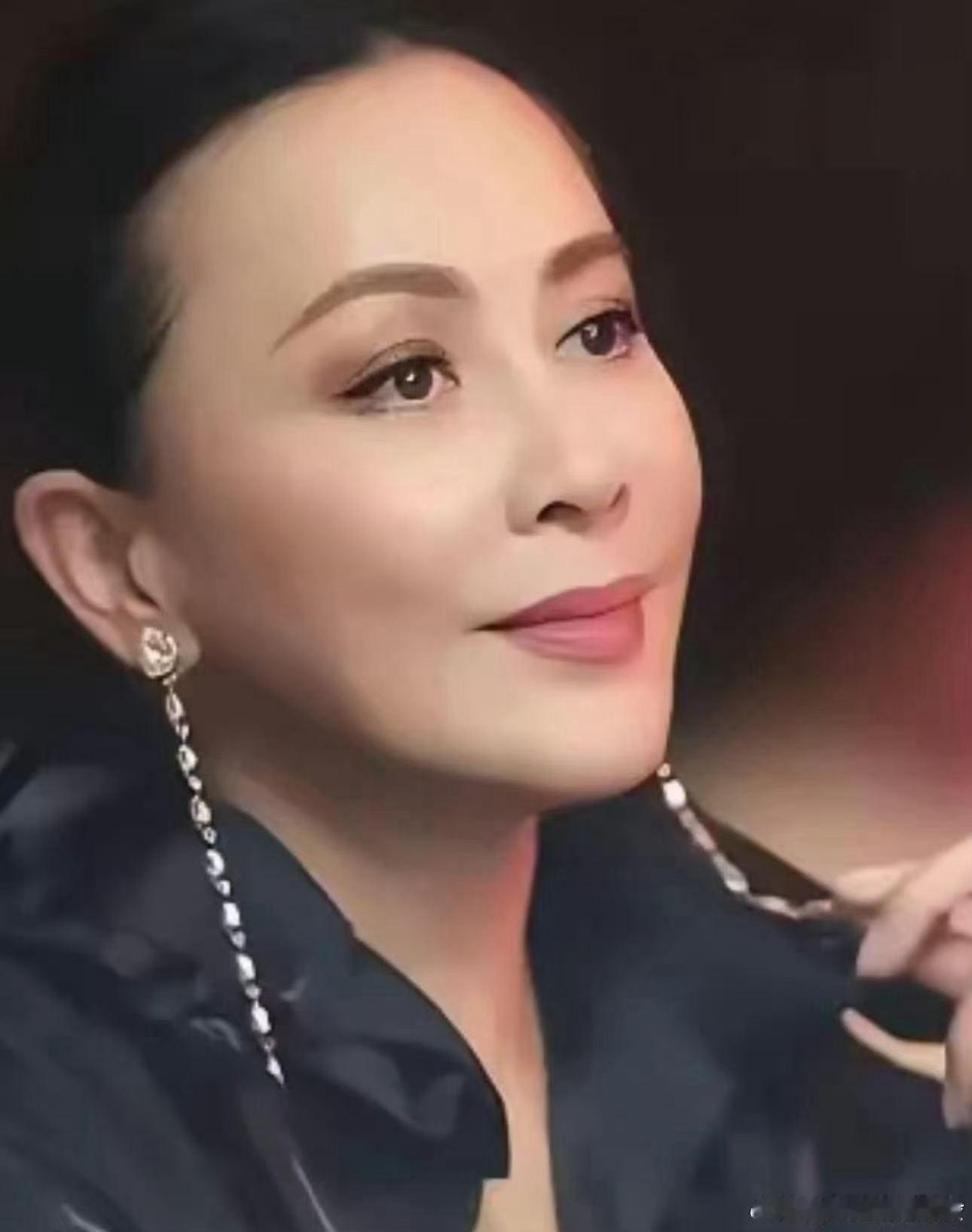 在上海看到了内娱熟人 上海这两天的偶遇概率是真高，刘嘉玲、陈赫、贾乃亮、袁弘张歆