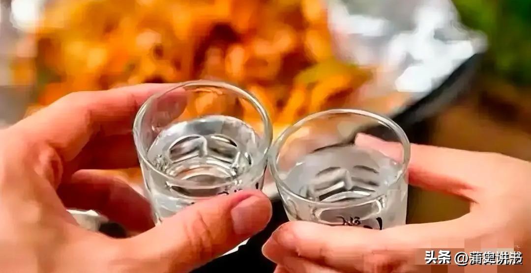 痛心！新疆辅警新婚3个月，探亲喝七八杯白酒，最终饮酒诱发心脏病身亡

新疆哈密，