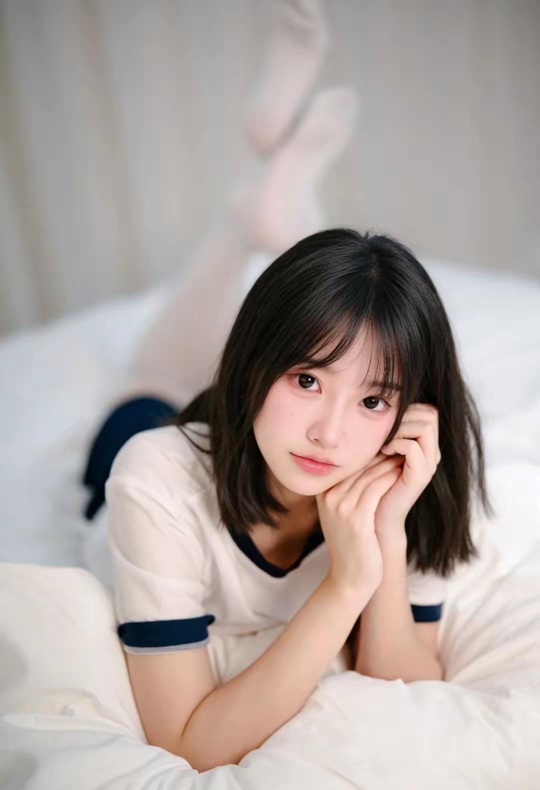 青春，清纯！
谁都喜欢这个年龄吧，生活很无限精彩，未来同样会无限精彩……