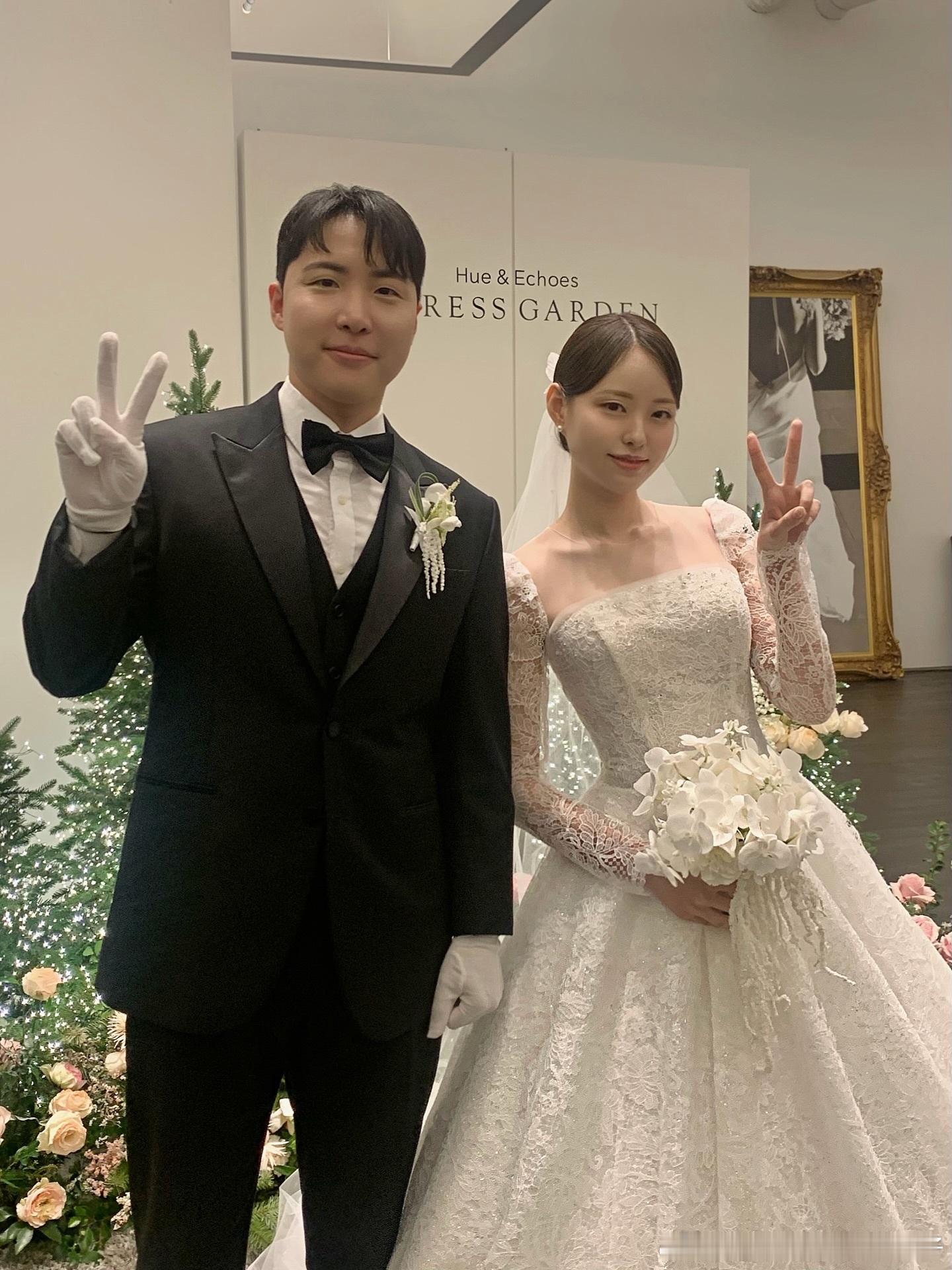 林钟勋和妻子的婚礼花絮照💒📷 